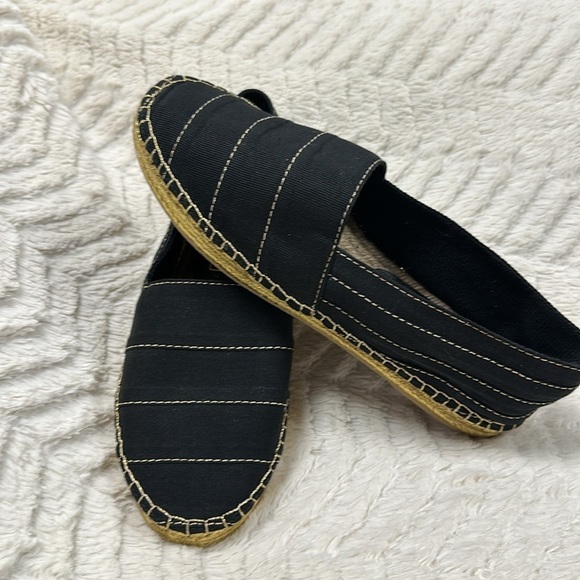 Marc Jacobs Sienna Black and Gold Canvas Espadrilles, 37 (US 7) NWOT - Picture 2 of 9